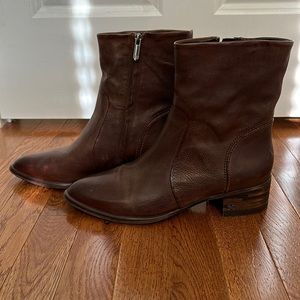 New Without Box Sam Edelman Hilary Boots in Distressed Brown Leather, size 9!!